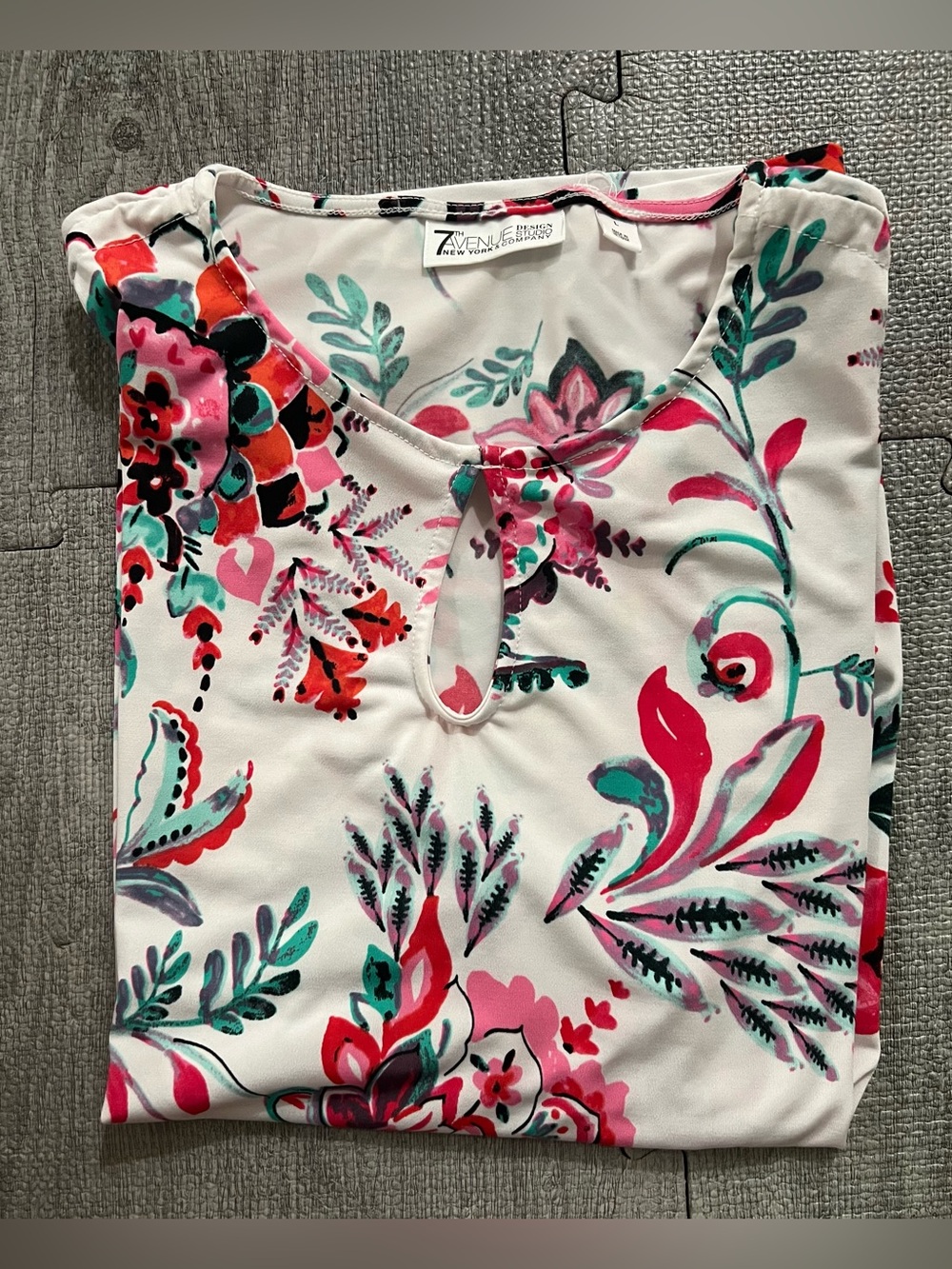 7th Avenue Design Studio NY&Co White Pink Floral Keyhole Sleeveless Blouse L